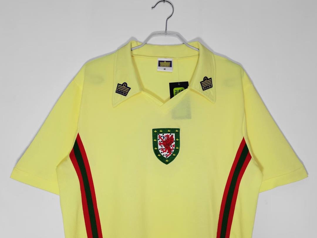 Red Official Team Wales Home 1976 Shirt Men's